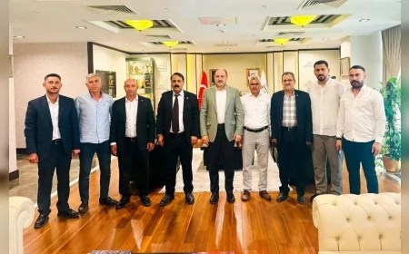 DSP Şanlıurfa İl Başkanı Bahri Aracı, Büyükşehir Belediye Başkanı Mehmet Kasım Gülpınar’ı Ziyaret Etti
