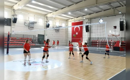Çiğli Belediyesi Yaz Okullarında 1.747 Kişi 13 Farklı Branşta Spor Eğitimi Aldı