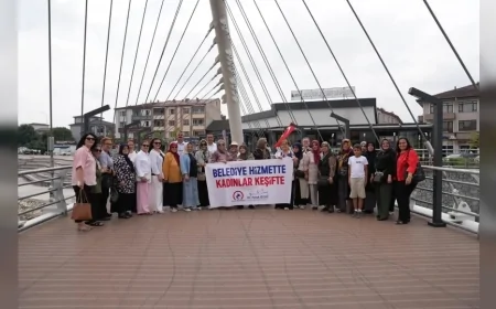 Düzce Belediyesi’nin “Belediye Hizmette, Kadınlar Keşifte” gezilerinde kadınlar kentteki projeleri yerinde inceledi
