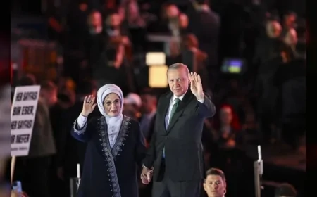 Emine Erdoğan: “AK Parti’nin çeyrek asırlık hizmet anlayışının milletimizin gönlünde daha nice yıllar karşılık bulmasını diliyorum”