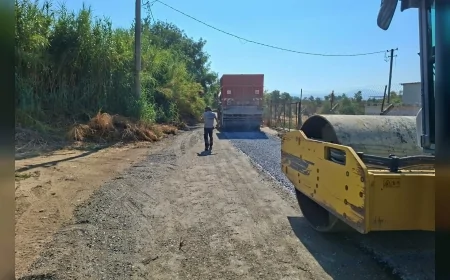 Efeler Belediyesi Kuyucular Mahallesi’nde üreticilerin kullandığı yolu asfaltla yeniledi