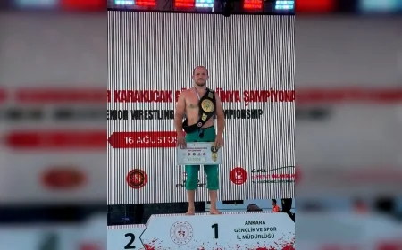 Bursa Büyükşehir Belediyesporlu Fazlı Eryılmaz, Ankara’da 75 kiloda dünya şampiyonu oldu