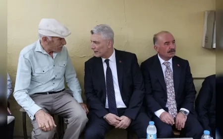 Ticaret Bakanı Ömer Bolat: “Çorumlu esnafımızla şehrin ticaretini ve beklentilerini konuştuk”