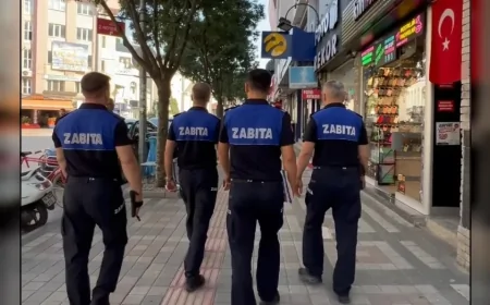 İnegöl’de işletmelere kaldırım işgali ve çevre temizliği denetimi: “Dükkanın içi sizin, önü hepimizin”