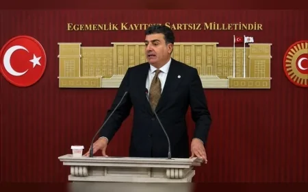 Yeni Parti Sözcüsü Zeynel Emre: “Türkiye zor durumdadır ancak çözümsüz değildir”