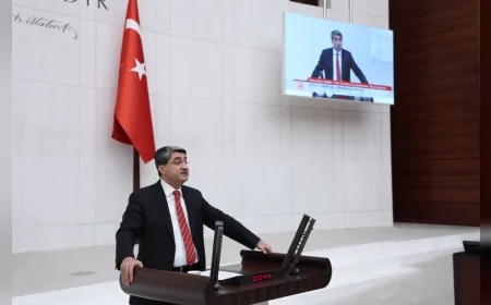 DEVA Partisi Genel Başkan Yardımcısı Mehmet Emin Ekmen: “Mersin’in sahilleri mikroplastik kirliliğe bırakılıyor”