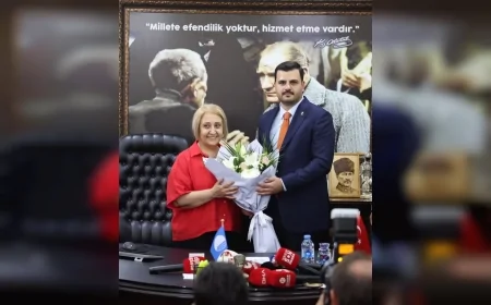 AK Parti Genel Sekreteri Eyüp Kadir İnan’dan Menderes Belediyesi ziyareti: “Yük olma değil yük alma dönemi”