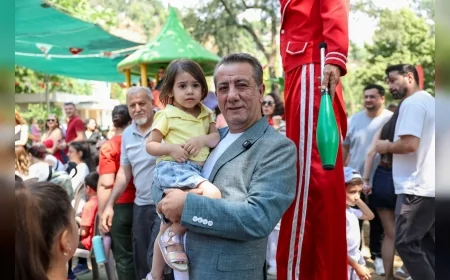 Efeler Belediye Başkanı Anıl Yetişkin çocukları “İnteraktif Oyun Zamanı” gösterisiyle açık hava tiyatrosuna davet etti