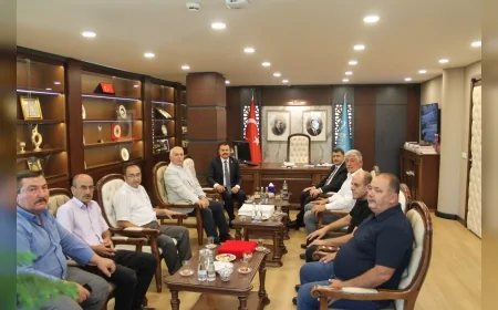 TİHEK Başkanı Vasip Şahin’e ziyarette 6 Şubat depremlerindeki çalışmaları hatırlatıldı
