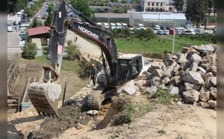 Giresun Belediyesi Teyyaredüzü Mahallesi Alınca Sokak’ta Taş Duvar Çalışması Başlattı!