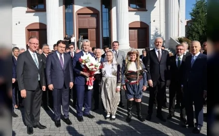 Ticaret Bakanı Ömer Bolat: “Kütahya’nın üretimine, ticaretine ve kalkınmasına güç katacak çalışmalarımıza devam edeceğiz”