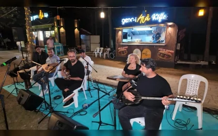 Başiskele’de Neşet Ertaş Müzik Okulu Öğrencileri Sahilde Sahne Almaya Başladı