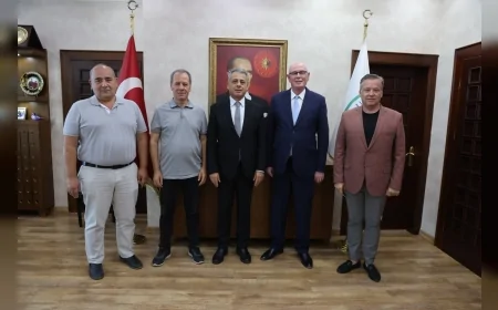 Odunpazarı Kaymakamı Ahmet Hikmet Şahin’den Belediye Başkanı Kazım Kurt’a iade-i ziyaret