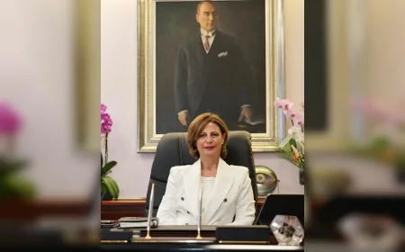Eskişehir Büyükşehir Belediye Başkanı Ayşe Ünlüce CHP’den ayrılarak Yeni Parti’ye katıldığını açıkladı
