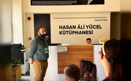 İzmir Büyükşehir Belediyesi Hasan Âli Yücel Kütüphanesi’nde çocuklar yıldızlar ve gezegenlerle gökyüzüne yolculuk yaptı