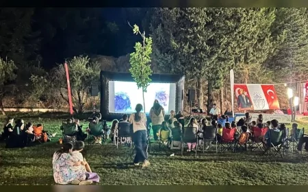 Adıyaman’da Yıldızların Altında Çocuk Sineması aileleri açık havada buluşturdu