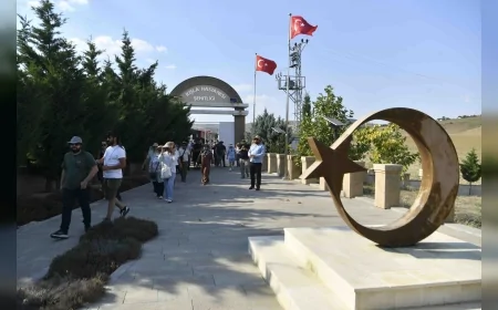 Ankara Büyükşehir Belediyesi 105. yılında Sakarya Meydan Muharebesi’nin izinde yaklaşık 1000 kişiyi tarihî cephelerde buluşturdu