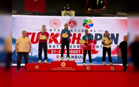 Bursa Büyükşehir Belediyesporlu Naz Kayadere, Turkish Open Karate Turnuvası’nda altın madalya kazandı