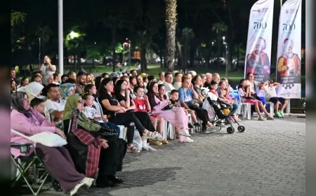 Bursa Büyükşehir Belediyesi’nin Kültürpark’taki Yeşilçam akşamlarında Süt Kardeşler nostaljisi yaşandı