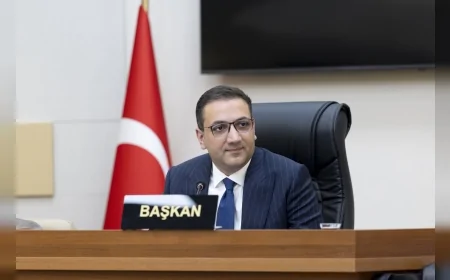 İçişleri Bakanlığı Balçova Belediye Başkanı Onur Yiğit’in görevine iade edildiğini açıkladı