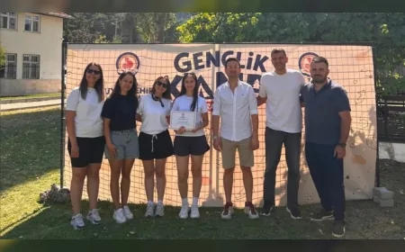 Tepebaşı Belediyesi’nin düzenlediği Cankurtaran Yaz Kampı’nda 30 genç eğitim ve etkinliklerle buluştu