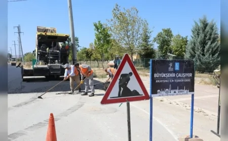 Bursa Büyükşehir Belediyesi, İnegöl Çalıkavak güzergahını 1.200 ton sıcak asfaltla yeniledi