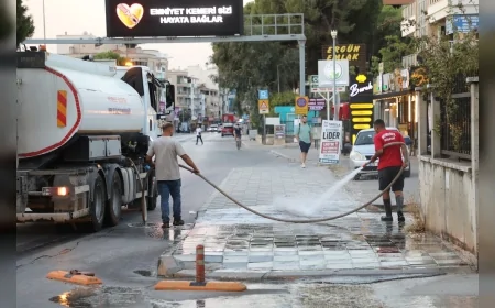 Menderes Belediyesi Genel Temizlik Seferberliğiyle Caddeleri Baştan Sona Yeniledi