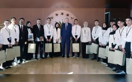 Cumhurbaşkanı Erdoğan Ahlat’ta “Maziden Atiye” Programına Katılan Öğrencileri Kabul Etti