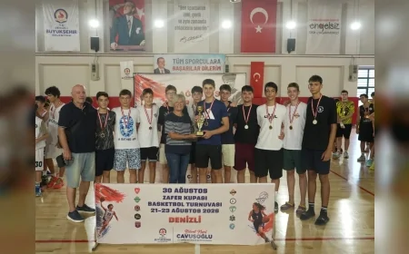 Denizli Büyükşehir Belediyesinin Zafer Kupası’nda Ege’nin genç basketbolcuları parkede buluştu