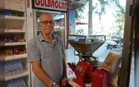 İznik’te 58 Yıldır Kurukahvecilik Yapan Hasan Gülbağ’ın Ömrü Belgeselleştirildi