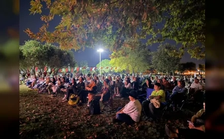 Yalova’da “Açıklayabilirim Aşkım” komedisi açık havada tiyatroseverlerle buluşarak yoğun ilgi gördü
