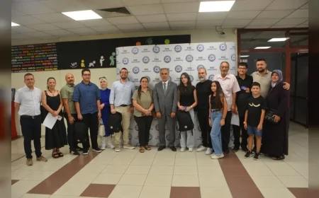 Ege Üniversitesi Rektörü Prof. Dr. Musa Alcı, dereceyle yerleşen öğrencilerin ilk kayıt heyecanına ortak oldu