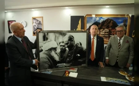 Zafer Partisi Genel Başkanı Prof. Dr. Ümit Özdağ’dan dernek ve semt pazarı ziyaretleri