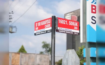 Düzce Belediyesi Taşköprü Mahallesi’nde 50 Sokak Tabelasının Montajına Başladı