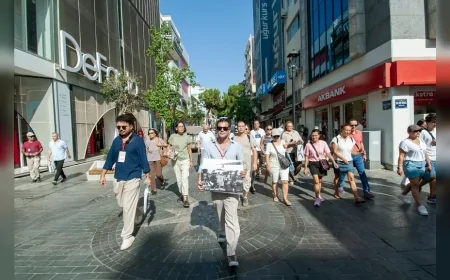 Karşıyaka’da “Atatürk’ün Adımlarıyla Karşıyaka” rotasında rehberli turlar başladı