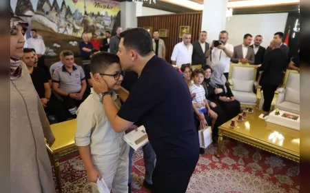Nevşehir Belediye Başkanı Rasim Arı, 20 Bin Plastik Kapak Toplayan Mustafa Karakuş’u Tablet ile Ödüllendirdi