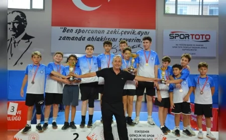 ESKİŞEHİR BÜYÜKŞEHİR SPOR KULÜBÜ MASA TENİSİ GENÇLER İL BİRİNCİLİĞİ’NDE DERECELERİ TOPLADI