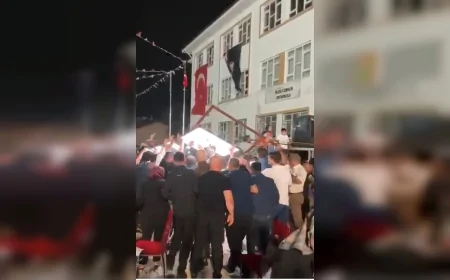 Keban Su ve Balık Festivali’nde Fırtına Nedeniyle LED Ekran Devrildi, 5 Kişi Yaralandı