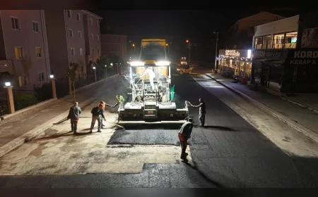 Eskişehir’de Büyükşehir ekipleri gece mesaisinde Vadişehir Nilüfer Caddesi’ni yeniliyor