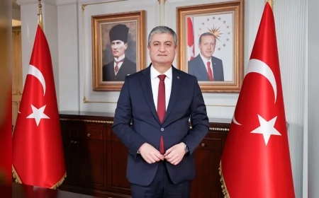 Adana Valisi Mustafa Yavuz: “Birlik ve beraberlikle Türkiye’nin yeni yüzyılını hep birlikte inşa edeceğiz”