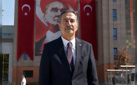 Tepebaşı Belediye Başkanı Dt. Ahmet Ataç: “Bu destan Cumhuriyetimizin en sağlam temelidir”