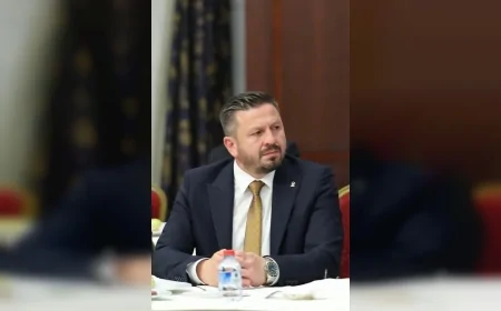 AK Parti Balıkesir İl Başkanı Mehmet Aydemir: “Şehrimize 19’u uzman hekim, 189’u pratisyen tabip olmak üzere 208 yeni hekim kadrosu kazandırıyoruz”