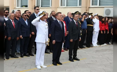 Derince’de 30 Ağustos Zafer Bayramı’nın 104. yılı törenler ve şehitlik ziyaretiyle kutlandı