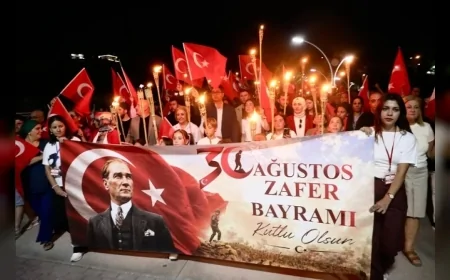Menderes’te 30 Ağustos Zafer Bayramı binlerce vatandaşın katılımıyla kutlandı