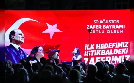 Çeşme Belediye Başkanı Lâl Denizli: “Bizler kurtuluşun ve kuruluşun iradesiyle yürüyenleriz”