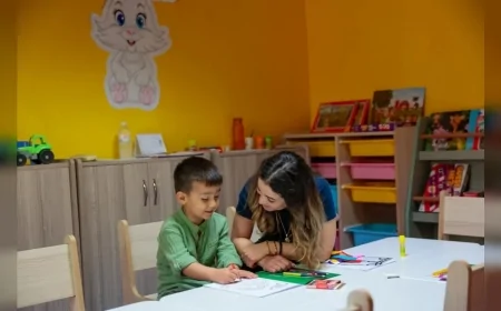 Konak Belediyesi’nin Saatlik Hizmeti Kemeraltı’nda Annelerin İşlerini Kolaylaştırıyor