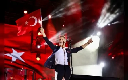 Aliağa Sanat Günleri 30 Ağustos’ta Özcan Deniz konseriyle tamamlandı, bir ay boyunca sanat ve eğlence buluştu