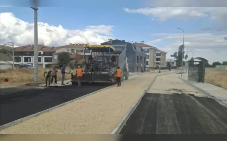 Tepebaşı Belediyesi Zincirlikuyu Mahallesi Aktürk Sokak’ta Üstyapı Çalışmalarını Sürdürüyor