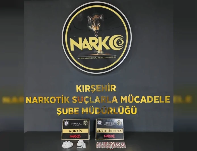 Kırşehir'de Narkotik Operasyonunda 162,72 Gram Kokain ve Sentetik Hap Ele Geçirildi, 2 Şüpheli Tutuklandı