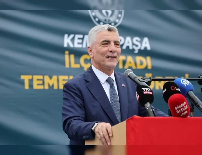 TİCARET BAKANI PROF. DR. ÖMER BOLAT ARTVİN'DE GÜMRÜK, TİCARET, YATIRIM VE SPOR PROJELERİNE İLİŞKİN TEMASLARDA BULUNDU